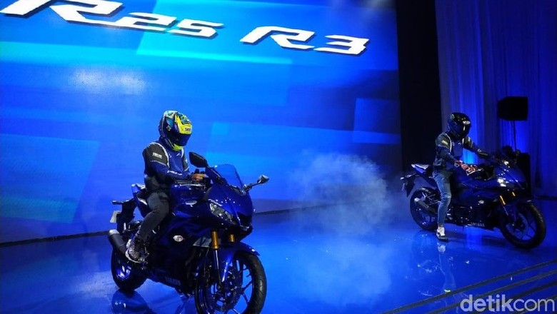 Yamaha R25 dan R3 Foto: Ridwan Arifin Yamaha R25 dan R3 Foto: Ridwan Arifin