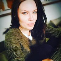 Wanita berusia 35 tahun ini juga mengungkapkan jika pasangannya kerap cemburu jika perhatian banyak orang tertuju padanya.  Foto: Instagram @melwood1982