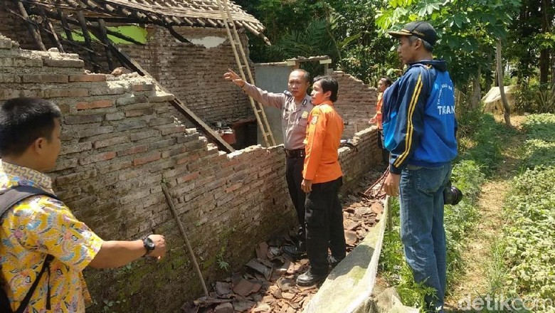Ini Data Kerusakan Rumah Warga di Jember akibat Gempa Situbondo Ini Data Kerusakan Rumah Warga di Jember akibat Gempa Situbondo