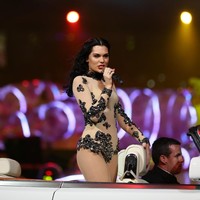 Leotard ketat merupakan salah satu busana favorit Jessie J. Ia terlihat kerap memakainya di sejumlah acara. Foto: Getty Images