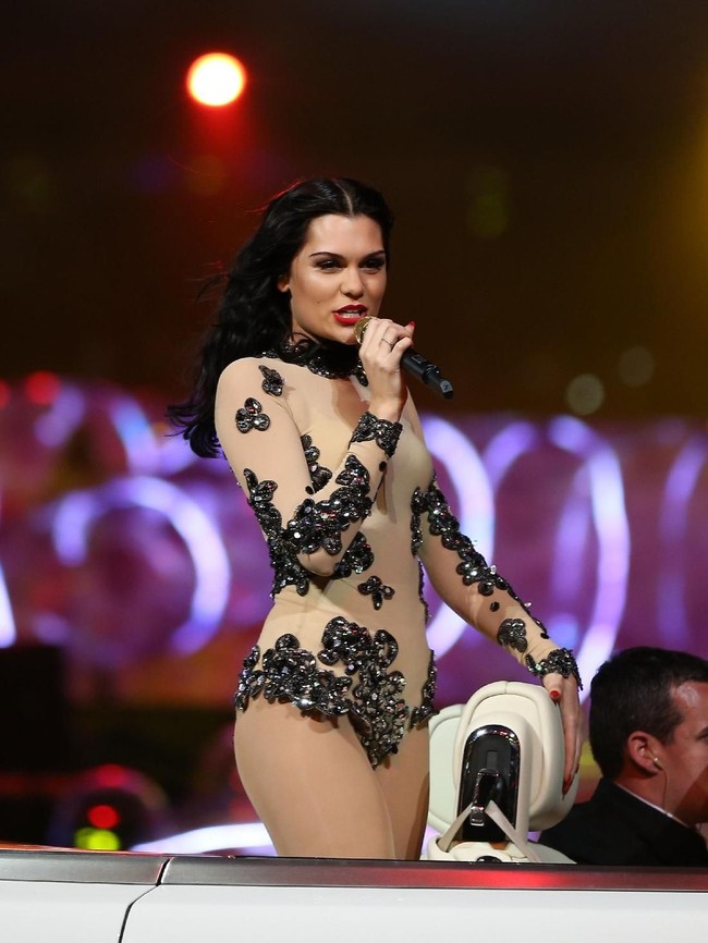 Leotard ketat merupakan salah satu busana favorit Jessie J. Ia terlihat kerap memakainya di sejumlah acara. Foto: Getty Images
