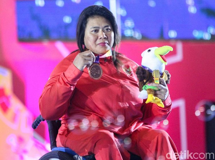 Angkat Berat Sumbang Perak dan Perunggu