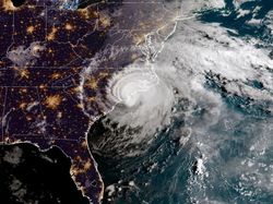 Penampakan Badai dari Citra Satelit