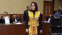 Eni hadir sebagai saksi dalam sidang yang diselenggarakan di Pengadilan Tipikor, Jakarta, Kamis (11/10/2018).