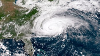 Badai Florence melintasi Samudera Atlantik pada 13 September 2018. (Foto: NOAA via Getty Images)