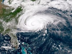 Penampakan Badai dari Citra Satelit