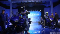 Yamaha R3 dengan mesin 300 cc dijual di beberapa negara seperti di Eropa.