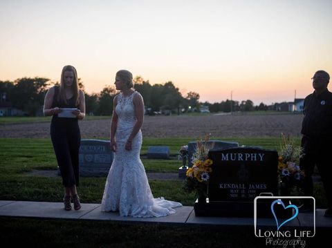 Jessica Padget 'menikah' di kuburan kekasihnya.