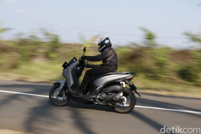 Dipakai Touring, Ini Plus-Minus Honda Vario 125 vs Yamaha Lexi S