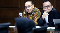 Dalam sidang tersebut, Eni tak membantah soal permintaan uang ke pengusaha Johannes Budisutrisno Kotjo untuk Munaslub Partai Golkar. Eni mengakui meminta SGD 400 ribu.