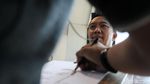 Ekspresi Imam Nahrawi Saat Coba Pijat Difabel