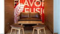 Terdapat dua lantai, yang masing-masing lantai dilengkapi dengan kursi yang nyaman seperti kafe biasa. Foto: Starbucks.com