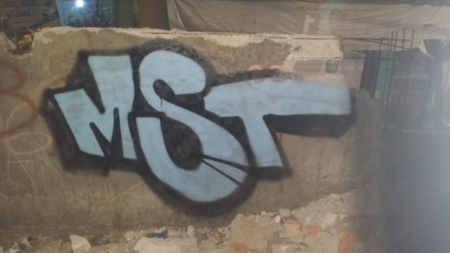 Setelah MRT, Giliran Kereta Bandara Dicoret-coret Tangan Jahil