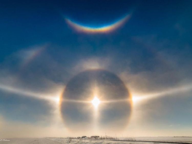 Kumpulan Potret Sun Dog, Saat Matahari Terlihat Lebih dari Satu