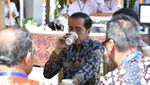 Gaya Jokowi Ngopi Santai di IMF-WB Bali