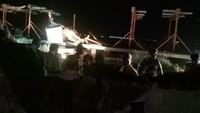 Saat pesawat menukik untuk mengudara, dua rodanya menyerempet tembok perimeter bandara. Selain merusak tembok pembatas, sejumlah antena ILS atau Instrumentation Landing System yang ada di dekat tembok pembatas itu juga rusak terserempet pesawat ini. Foto: indiatoday.in