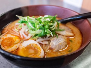 Ada Hot Dog, Tom Yum, dan Ramen Enak Buat Makan Siang di Pacific Place