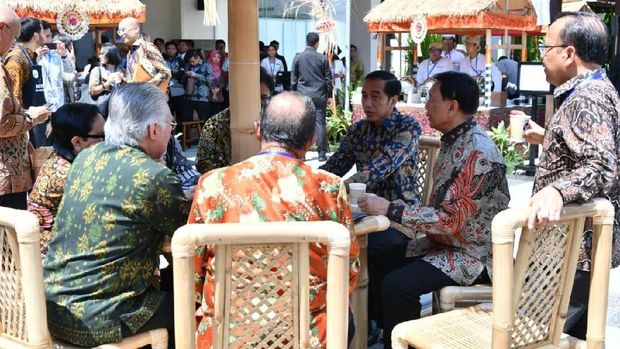 Di Sela Pertemuan IMF-World Bank, Jokowi Ajak Menteri Ngopi