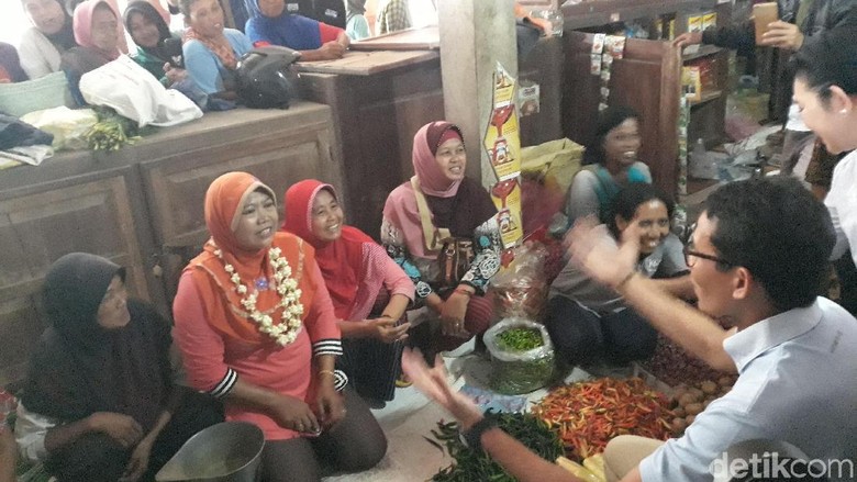 Usai Blusukan di Pasar Bareng Titiek, Sandi Akan Temui Sultan HB X Usai Blusukan di Pasar Bareng Titiek, Sandi Akan Temui Sultan HB X