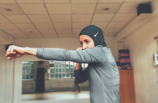 Prestasinya terdengar brand olahraga kenamaan, Nike. Ia pun digandeng Nike menjadi pelatih untuk aplikasi dan website Nike Expert Session. Foto: Instagram/hijabi.lifts