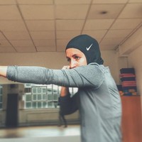 Prestasinya terdengar brand olahraga kenamaan, Nike. Ia pun digandeng Nike menjadi pelatih untuk aplikasi dan website Nike Expert Session. Foto: Instagram/hijabi.lifts