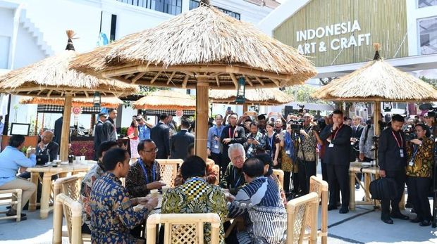 Di Sela Pertemuan IMF-World Bank, Jokowi Ajak Menteri Ngopi