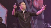 Pertunjukan virtual Terlalu Rindu itu diadakan dalam rangka perayaan 10 tahun Tulus berkarier. Foto: Hanif Hawari
