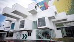 Begini Tampilan Kafe dari Peti Kemas Bekas yang Keren Banget