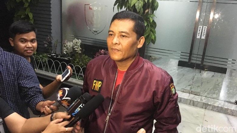 Augie Fantinus Resmi Ditahan karena Tuduh Polisi Jadi Calo Augie Fantinus Resmi Ditahan karena Tuduh Polisi Jadi Calo