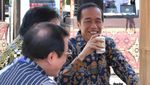 Gaya Jokowi Ngopi Santai di IMF-WB Bali