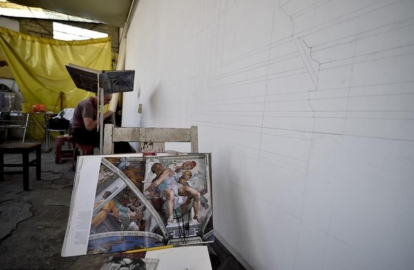 Masing-masing kanvas berukuran sekitar 13,7 meter. Terbayang kan betapa besarnya lukisan ini? Oh iya, semua biaya proyek ini dikeluarkan dari kantong pribadi Miguel (AFP/Getty Images) Masing-masing kanvas berukuran sekitar 13,7 meter. Terbayang kan betapa besarnya lukisan ini? Oh iya, semua biaya proyek ini dikeluarkan dari kantong pribadi Miguel (AFP/Getty Images)