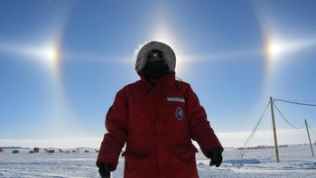 Fenomena serupa juga tampak di Antartika. Foto: flickr/NASA ICE