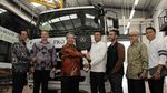 Mercedes Resmikan Dua Showroom