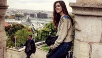 Foto: Bisa tebak Maya dimana kan? Ya, ini saat dia berlibur di Venice, Italia. (official_mayaali/Instagram)