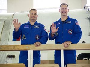 Terpaksa Mendarat Darurat, Dua Astronot Ini Selamat