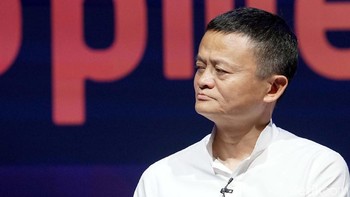 Saat berdialog dengan Presiden World Bank Jim Yong KIM dalam sesi pleno Disrupting Development: Digital Platforms and Innovation, Jack Ma mengupas bagaimana perjalanan Alibaba membantu banyak pengusaha kecil di China meraih kesuksesan. Foto: Rachman Haryanto