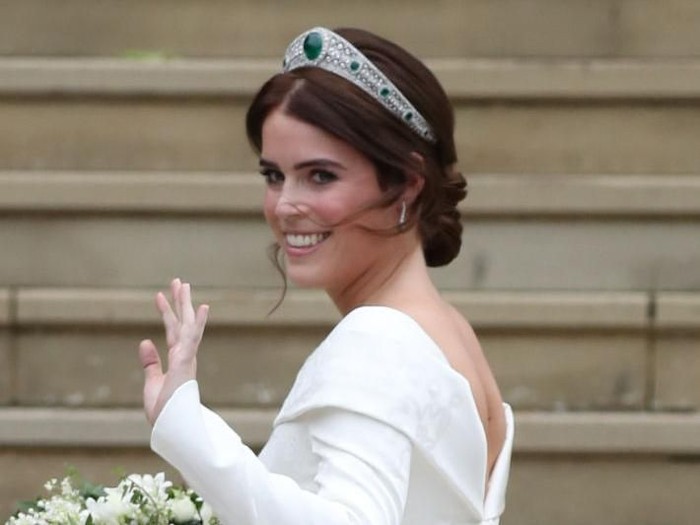 WINDSOR, ENGLAND - OCTOBER 12:  Princess Eugenie of York and her father Prince Andrew, Duke of York arrive for the wedding of Princess Eugenie of York to Jack Brooksbank at St. Georges Chapel on October 12, 2018 in Windsor, England. (Photo by  Jeremy Selwyn - WPA Pool/Getty Images)
