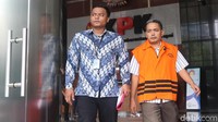 Ketiganya yang dikenal sebagai trio kwek-kwek diperiksa terkait dugaan suap proyek belanja modal gedung dan bangunan pengembangan Pusat Layanan Usaha Terpadu-Koperasi Usaha Mikro Kecil dan Menengah (PLUT-KUMKM).