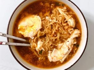 Saat Masak Mie Instan, Sekaligus Dengan Kuahnya Atau Dipisah?
