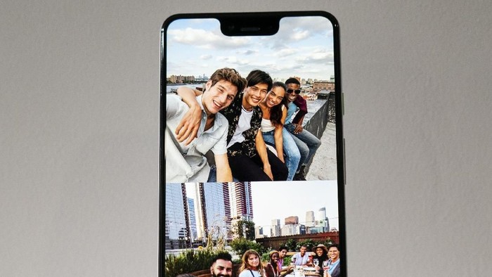 Notch di Google Pixel 3 XL juga kena sindir Samsung (Foto: Drew Angerer/Getty Images) Notch di Google Pixel 3 XL juga kena sindir Samsung (Foto: Drew Angerer/Getty Images)