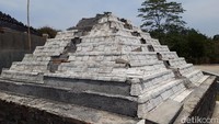 Seven Wonders Boyolali memiliki tujuh keajaiban dunia. Di sini terdapat tujuh miniatur ikon dunia, yaitu Candi Borobudur, Taj Mahal, Spinx, Inka, Menara Eiffel, Patung Liberty, Menara Pisa.  (Ragil Ajiyanto/detikTravel)