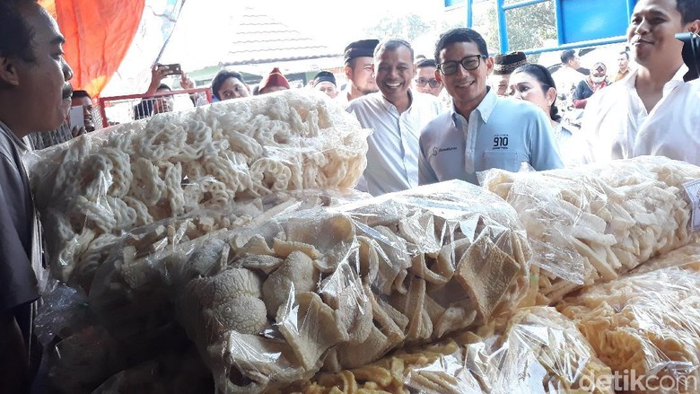 Ditemani Titiek Soeharto, Sandiaga Blusukan di Pasar Imogiri Ditemani Titiek Soeharto, Sandiaga Blusukan di Pasar Imogiri