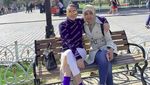 Bunga Zainal Mempesona Berambut Pendek, Ada Jokowi di Art Bali
