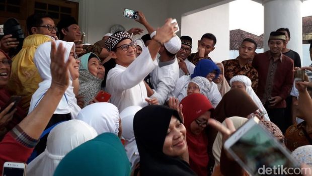 Awali Kegiatan di Yogya, Sandiaga Sapa Jemaah Masjid Jogokariyan