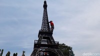 Kembaran Menara Eiffel yang tengah dibangun (Ragil Ajiyanto/detikTravel)