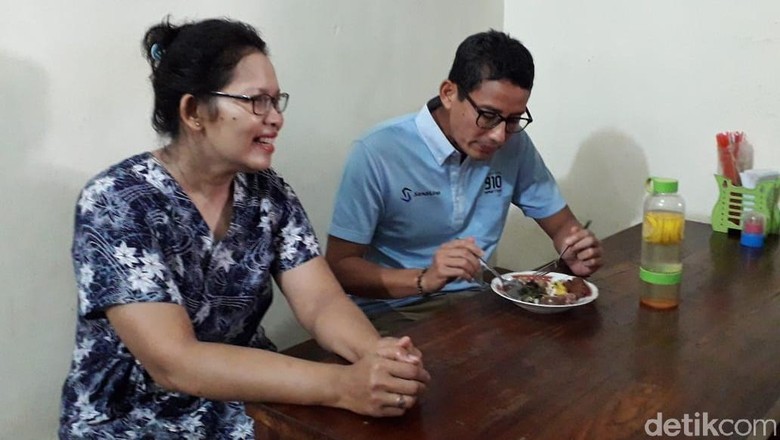 Momen Sandiaga Sarapan Nasi Merah dan Brongkos di Yogya Momen Sandiaga Sarapan Nasi Merah dan Brongkos di Yogya