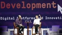 Dalam diskusi itu pun Jack Ma membahas mengenai perkembangan informasi digital. Menurutnya jaringan internet menjadi salah satu faktor untuk meningkatkan perkembangan suatu negara.