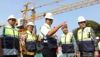 Usai memberi sambutan, Anies juga meninjau langsung pembangunan rumah DP Rp 0 tersebut.