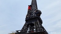 Menara ini dibangun menggunakan besi (Ragil Ajiyanto/detikTravel)