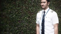 Nama Haydar Pratama mencuat menjelang pernikahan putri Presiden Jokowi, Kahiyang Ayu. Ya, Haydar ini adalah mantan kekasih Kahiyang yang berprofesi sebagai pilot. Tapi kini ia jadi sorotan karena wajah gantengnya. Foto: instagram @haydarpratama